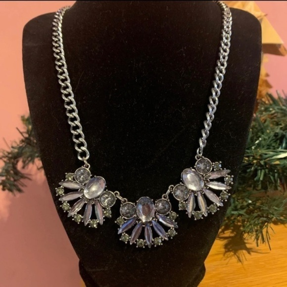 ELEGANT Statement Necklace‎ 11.5 inches with 3 inch Extender - Picture 1 of 6